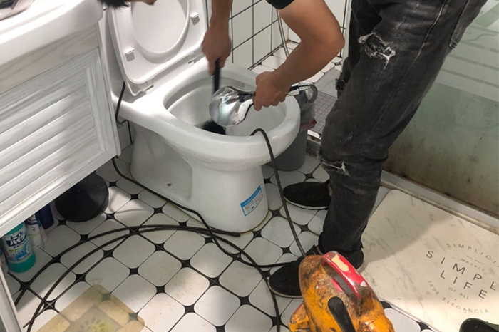 镇原马桶堵塞自己疏通还是找师傅?专业上门服务让你省时更省心